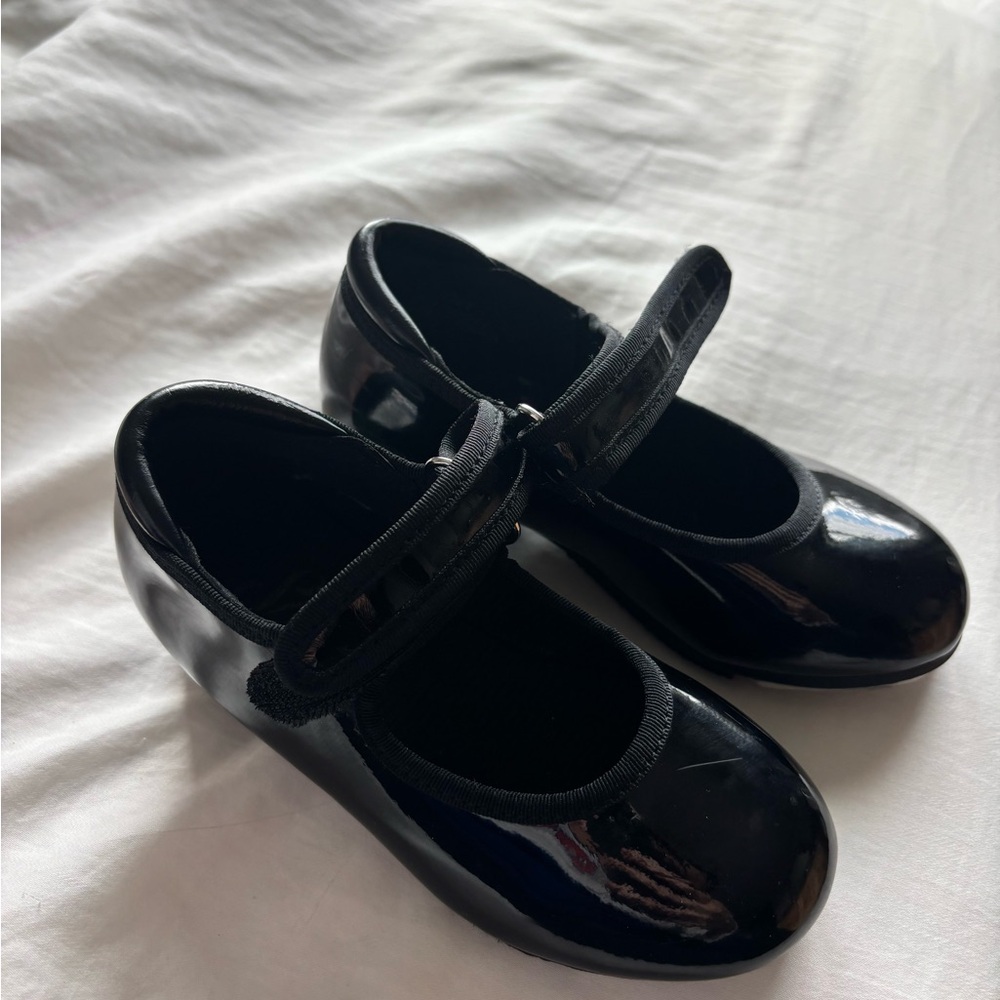 Toddler size 7 tap shoes